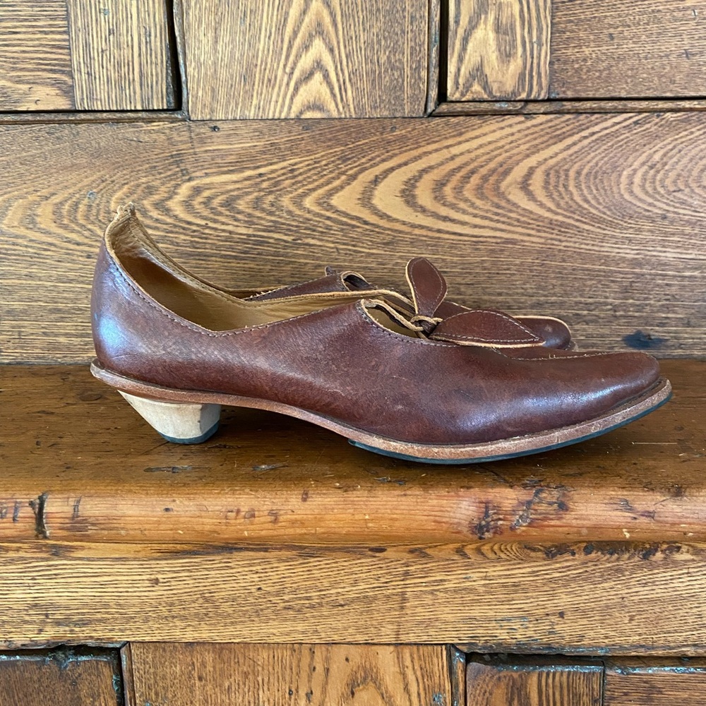 Cydwoq Vintage 37 7 brown leather kitten heel pump bow tie Moroccan slipper - Picture 8 of 16